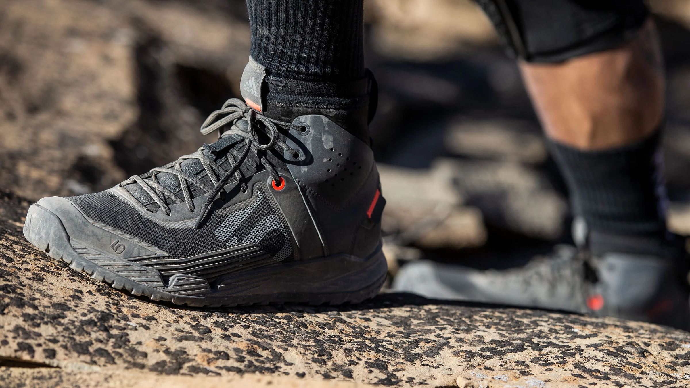 Titelseite -Fiveten Verkäufe fiveten emblem 600