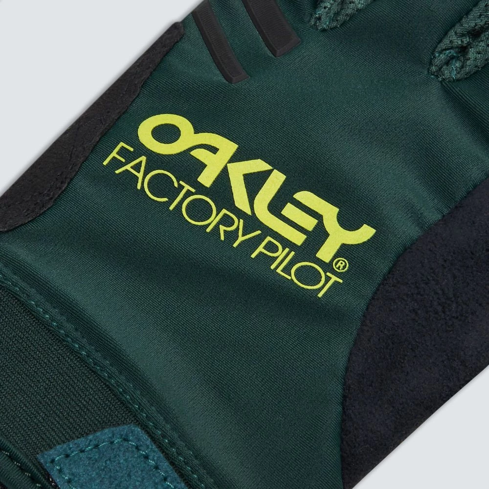 Oakley Switchback MTB Glove Hunter Green (Helmet) 3 Oakley Switchback MTB Glove Hunter Green (Helmet)