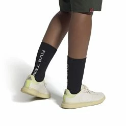 FIVETEN Sleuth DLX Mountainbiking-Schuh Wonder White -Fiveten Verkäufe gw5448 11 footwear on model front view white