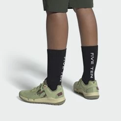 FIVETEN 5.10 TRAILCROSS LT W Maglim/Quicri/Orbgrn -Fiveten Verkäufe gy5119 11 footwear on model front view grey